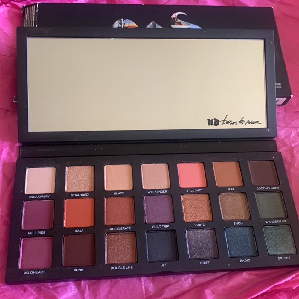 Urban Decay Born to Run eyeshadow palette